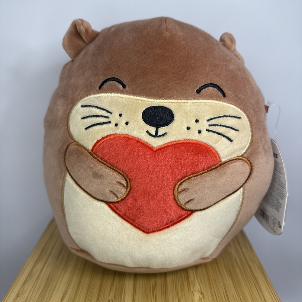 Squishmallows 2025 Valentines Day Joanne the Otter with Heart NEW with Tags 8"